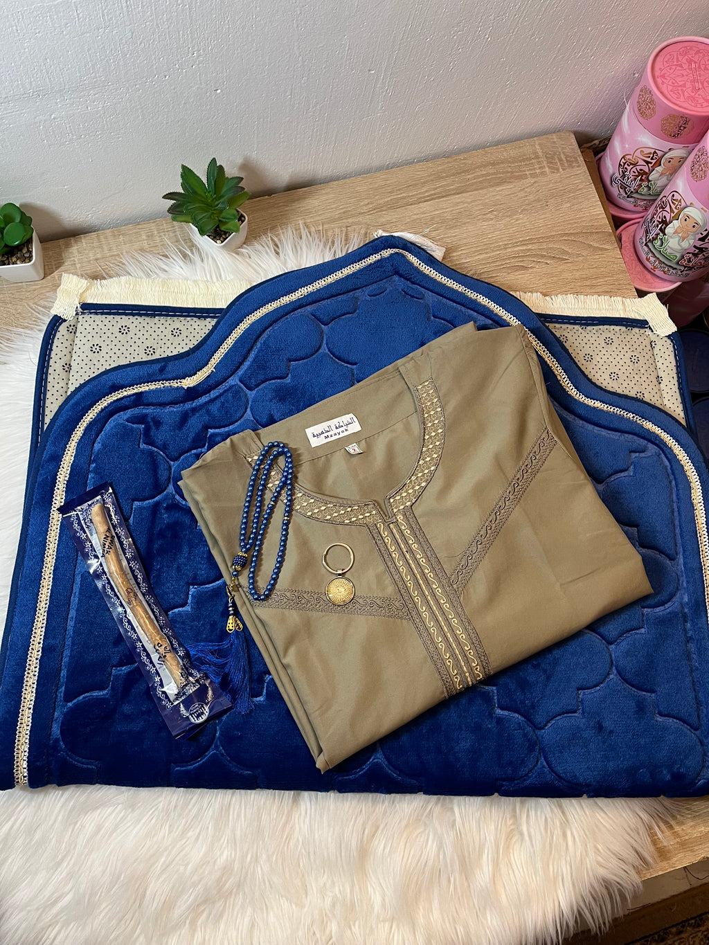 Gebet-Set Jugendliche: Jalabiya + Gebetsteppich & Sunnah-Artikel