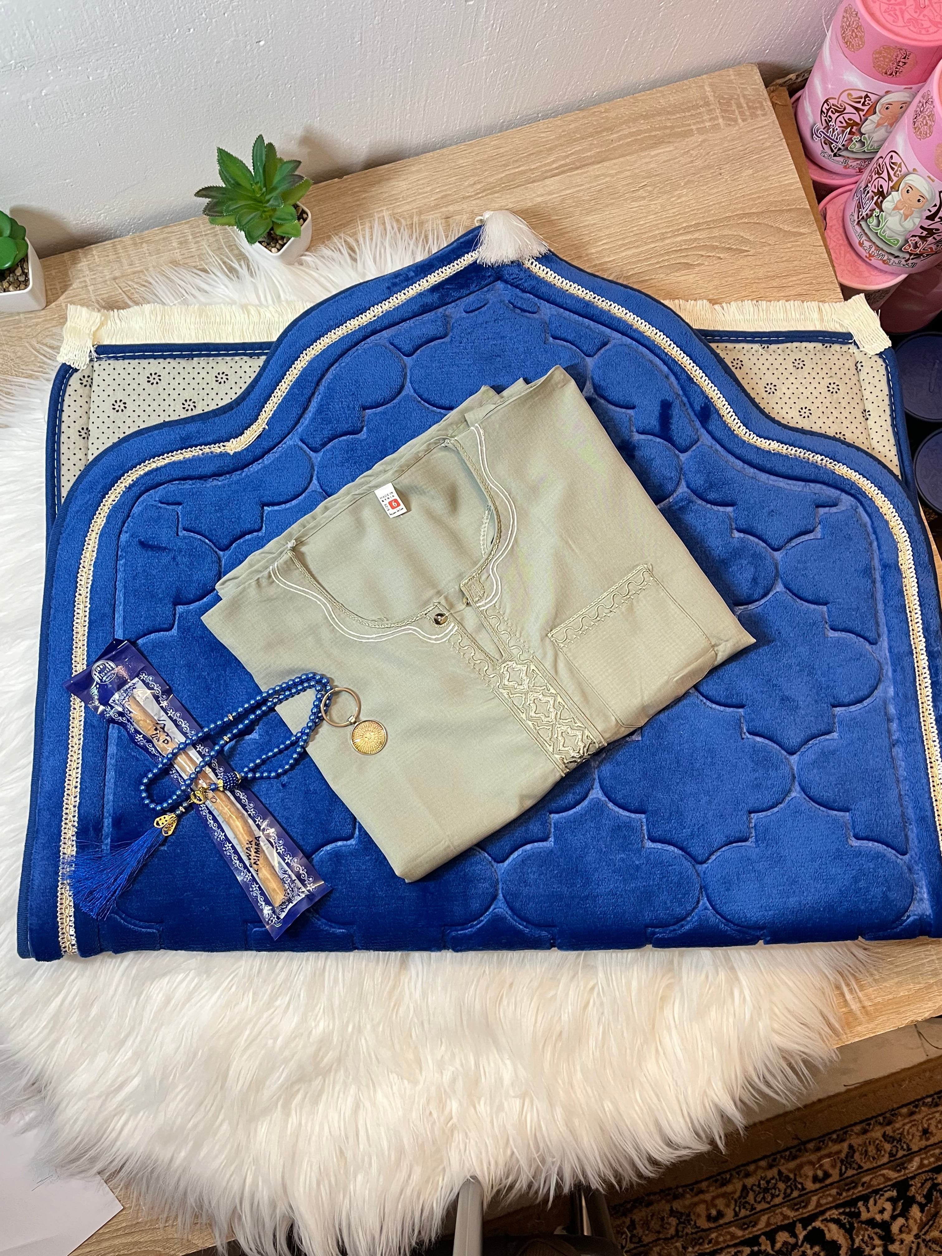 Gebet-Set Jugendliche: Jalabiya + Gebetsteppich & Sunnah-Artikel