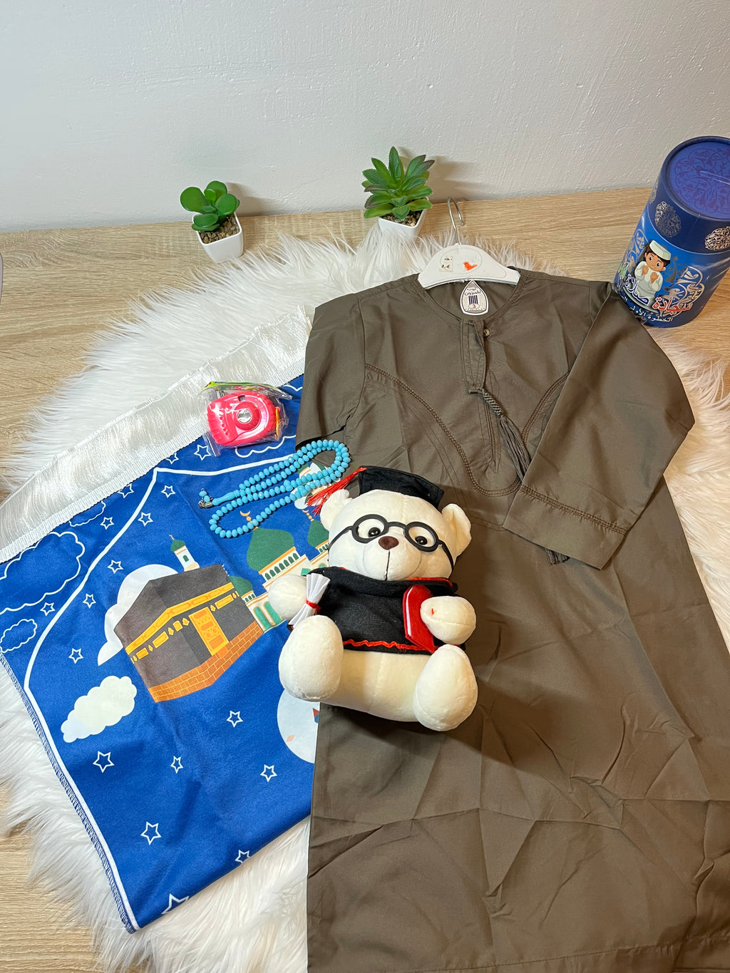 Gebet-Set für Kinder: Jalabiya + Gebetsteppich + Mekka-Kamera