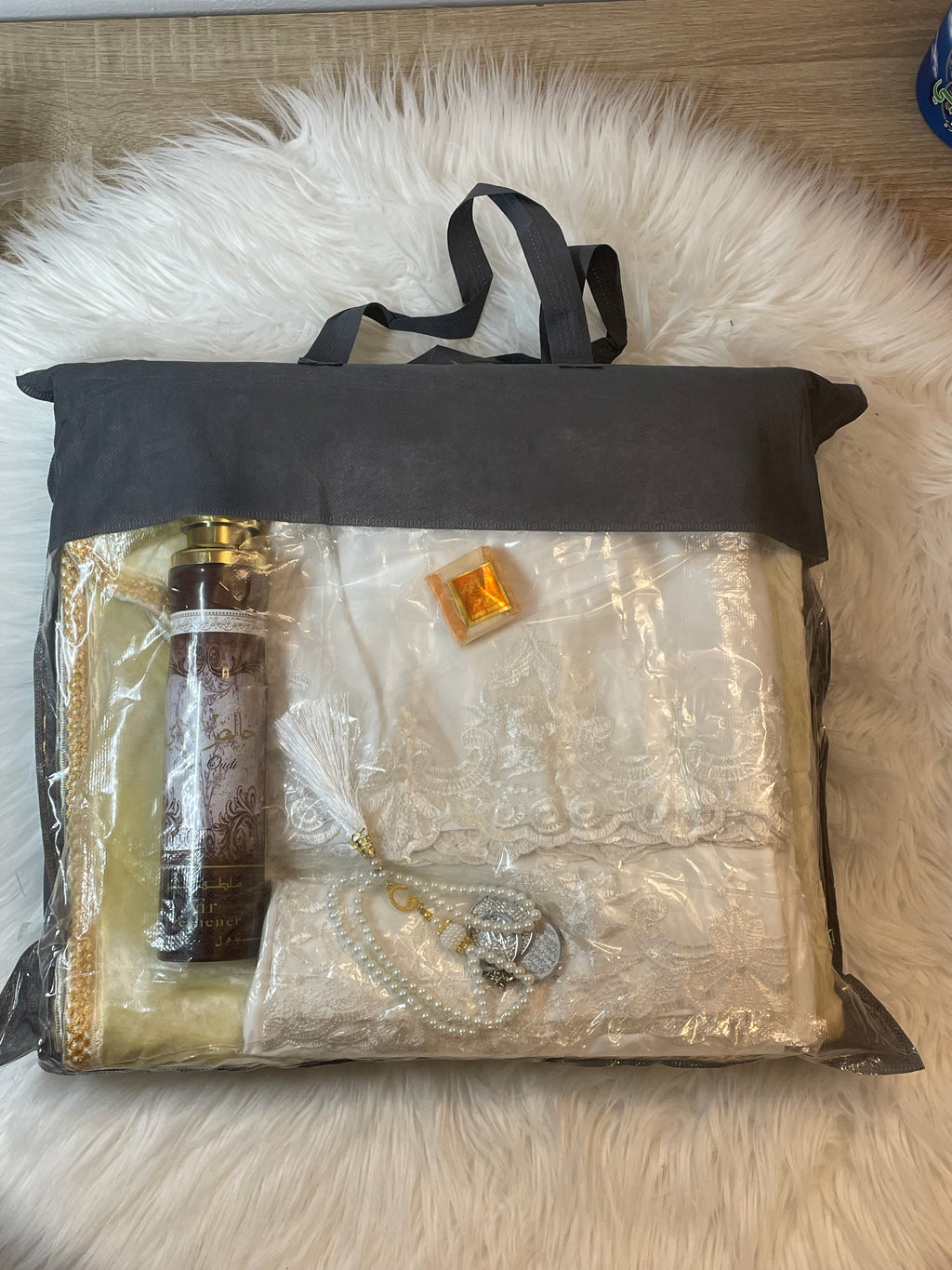 Muslimah-Set🧕🏼: Personalisierter Gebetsteppich + Gebetskleidung & weitere Geschenk