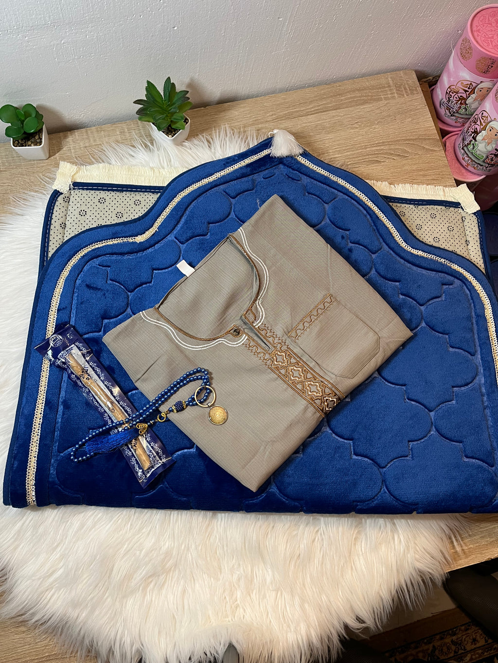 Gebet-Set Jugendliche: Jalabiya + Gebetsteppich & Sunnah-Artikel