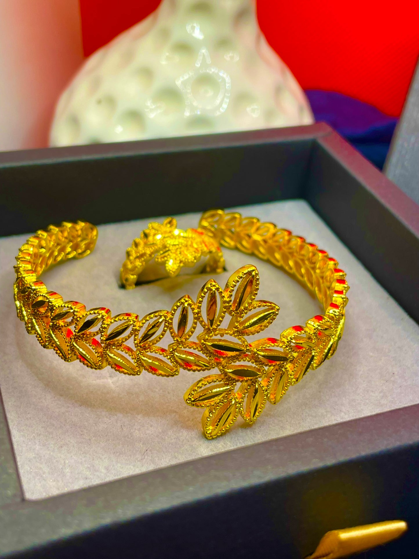 Royal Leaf Schmuck-Set – Armband & Ring mit filigranen Details